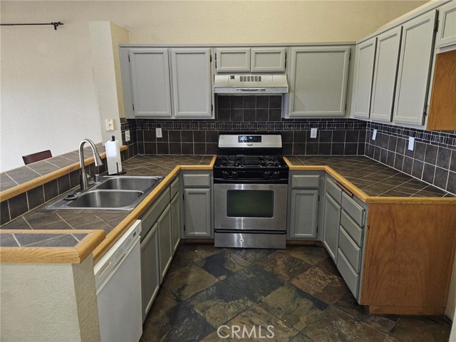 Detail Gallery Image 5 of 17 For 11724 Portola Ct, Adelanto,  CA 92301 - 3 Beds | 2 Baths