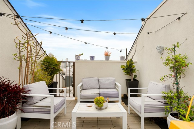 716 Maltman Avenue, Los Angeles CA: https://media.crmls.org/medias/3f6c8384-c880-48ee-a723-01c3ed0b5acf.jpg