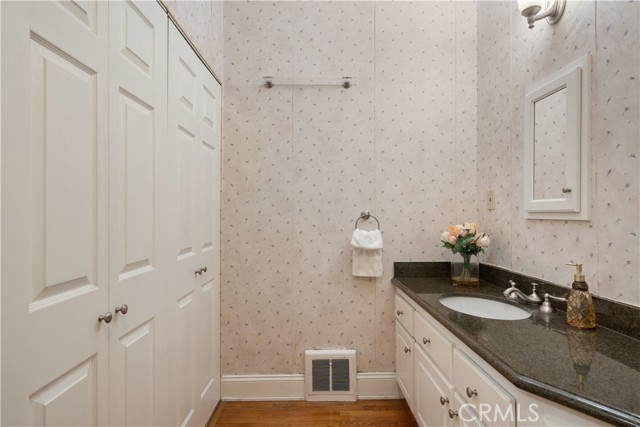 211 E Virginia Avenue, Glendora CA: https://media.crmls.org/medias/3f6e32e5-dc59-472b-a75a-3fb112fe0ccb.jpg