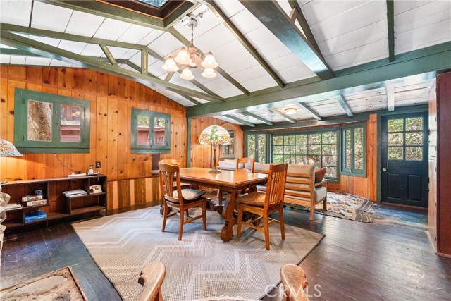 25 Hot Spring Canyon Rd, San Juan Capistrano CA: https://media.crmls.org/medias/3f6e7cfd-38eb-4064-86be-c47575722d95.jpg