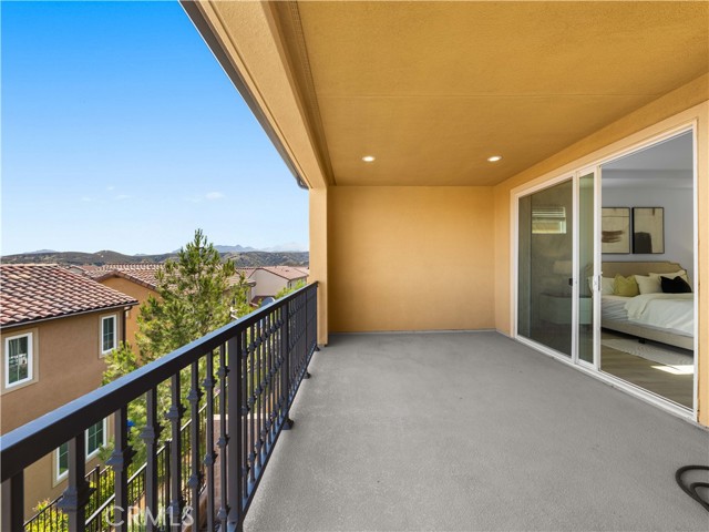 Detail Gallery Image 18 of 26 For 20756 Spruce Cir, Porter Ranch,  CA 91326 - 5 Beds | 4 Baths