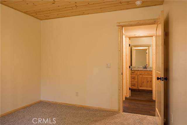 418 Los Angeles Avenue, Sugarloaf CA: https://media.crmls.org/medias/3f6f6893-9177-4712-9ef5-25351c04d988.jpg