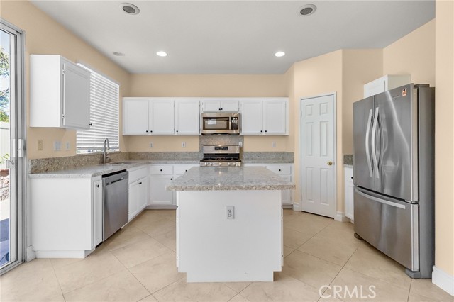 Detail Gallery Image 6 of 30 For 51 Appleglen Dr, Irvine,  CA 92602 - 4 Beds | 2/1 Baths