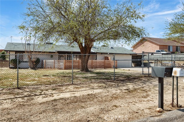 Detail Gallery Image 2 of 30 For 17909 Alder St, Hesperia,  CA 92345 - 3 Beds | 3 Baths