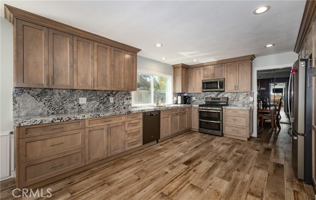21992 Hoi Circle, Lake Forest CA: https://media.crmls.org/medias/3f72b751-d7ca-49a5-9d9b-a62728cafed6.jpg