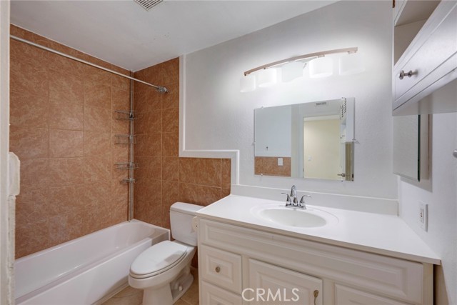 986 S Citron Street, Anaheim CA: https://media.crmls.org/medias/3f72e3b2-b939-424b-a717-0902c7d5c0f5.jpg