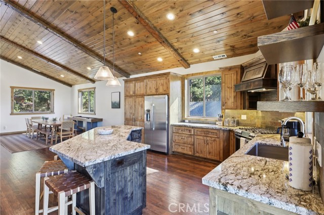 Detail Gallery Image 12 of 40 For 760 Tehama Dr, Big Bear Lake,  CA 92315 - 4 Beds | 3/1 Baths