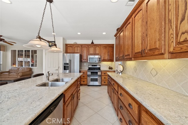 Detail Gallery Image 10 of 53 For 45065 Corte Bravo, Temecula,  CA 92592 - 3 Beds | 3 Baths