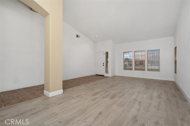 24329 Corte Aldalano, Murrieta CA: https://media.crmls.org/medias/3f73fda5-a906-4fc9-8226-ed01b8dd5e4f.jpg