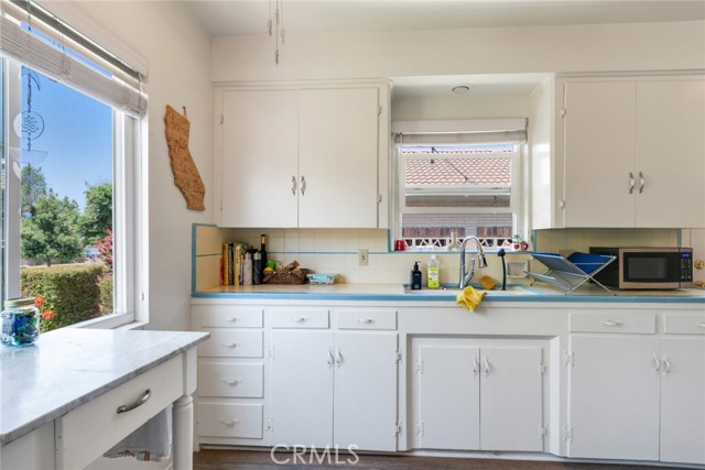28 N Michigan Street, Redlands CA: https://media.crmls.org/medias/3f759b4e-e722-425e-8830-bae72c63cc99.jpg