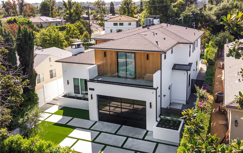 16706 Magnolia Boulevard