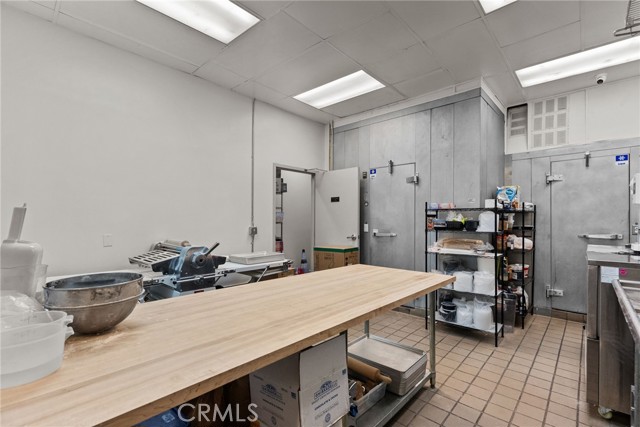 5466 Wilshire Boulevard, Los Angeles CA: https://media.crmls.org/medias/3f773e7e-5234-4b61-9072-e04087abf2a6.jpg
