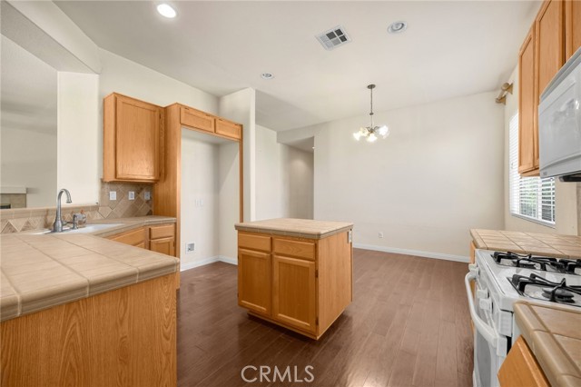 Detail Gallery Image 11 of 36 For 27694 Hub Cir, Menifee,  CA 92585 - 4 Beds | 2 Baths