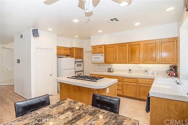 Detail Gallery Image 14 of 32 For 823 S Parkglen Pl, Anaheim Hills,  CA 92808 - 4 Beds | 3/1 Baths