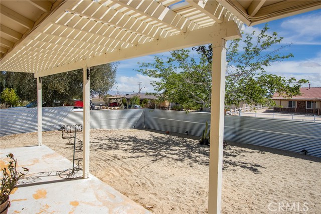 Detail Gallery Image 4 of 41 For 5750 Hall Ln, Twentynine Palms,  CA 92277 - 3 Beds | 2 Baths