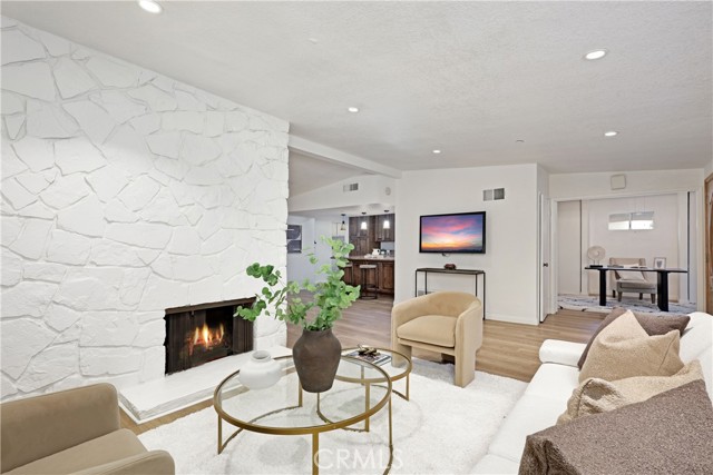 Detail Gallery Image 6 of 45 For 7333 via Rio Nido, Downey,  CA 90241 - 3 Beds | 3 Baths