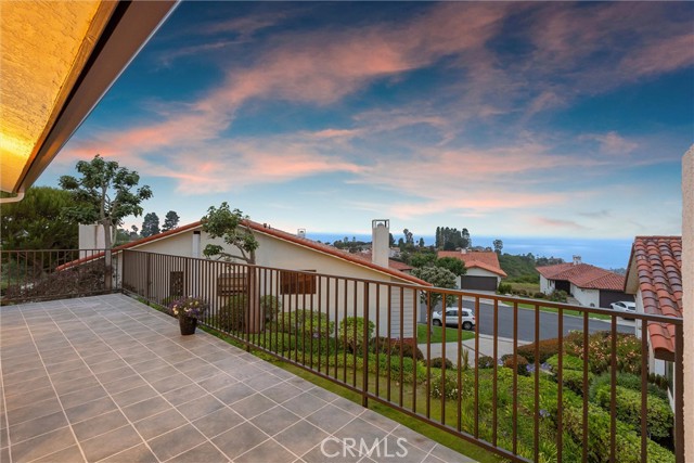 Detail Gallery Image 4 of 42 For 25 Ocean Crest Ct, Rancho Palos Verdes,  CA 90275 - 2 Beds | 2/1 Baths