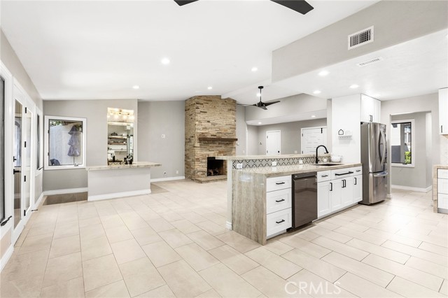 Detail Gallery Image 18 of 66 For 38260 Oaktree, Murrieta,  CA 92562 - 2 Beds | 2/1 Baths