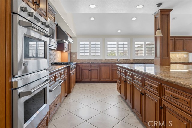 294 W Buffington Street, Upland CA: https://media.crmls.org/medias/3f7b0f65-21f4-4850-8c1d-d8eddeb3ed6f.jpg