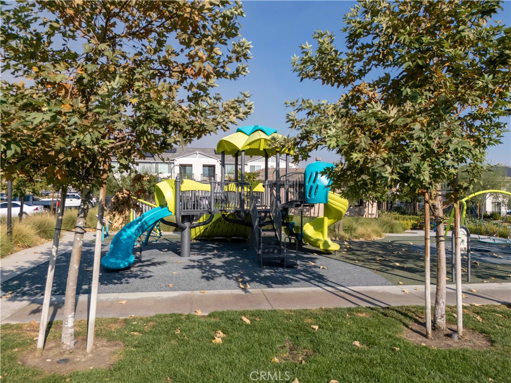 https://media.crmls.org/medias/3f7babe8-991d-4b81-8ea7-f383d3cabe12.jpg?preset=X-Large