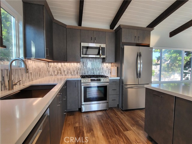 Detail Gallery Image 11 of 37 For 161 Monterey a,  Hermosa Beach,  CA 90254 - 3 Beds | 2/1 Baths