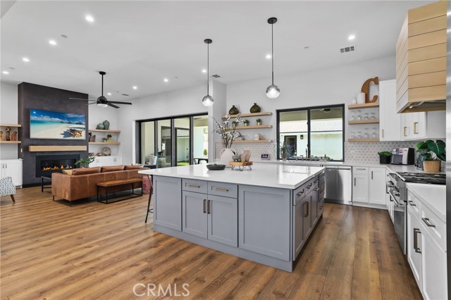 11221 Davenport Road, Rossmoor CA: https://media.crmls.org/medias/3f7ce31c-4ec9-4e99-a790-5ec917c3cc77.jpg
