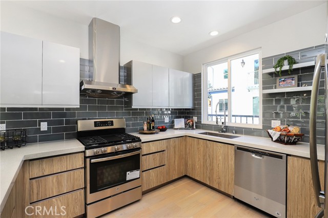 6 Oakmont Street, Phillips Ranch CA: https://media.crmls.org/medias/3f80119d-b7aa-4872-8ccc-b7a2fb7af4e8.jpg