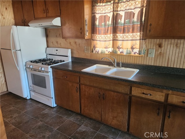 Detail Gallery Image 7 of 10 For 710 W Fairway Bld, Big Bear City,  CA 92314 - 3 Beds | 2 Baths
