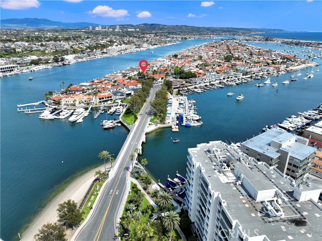 Detail Gallery Image 8 of 8 For 204 via Antibes #1/2,  Newport Beach,  CA 92663 - 2 Beds | 2 Baths