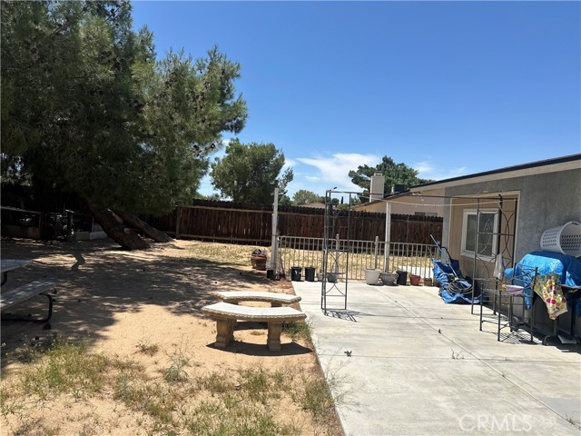 14199 Havasu Road, Apple Valley CA: https://media.crmls.org/medias/3f80bc7d-ff3b-4e36-98e1-686cc68ce8f8.jpg