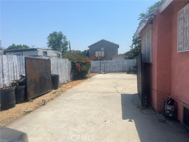1824 E 109th Street, Los Angeles CA: https://media.crmls.org/medias/3f815860-7233-41b1-b711-a6fc1f5cfd6c.jpg