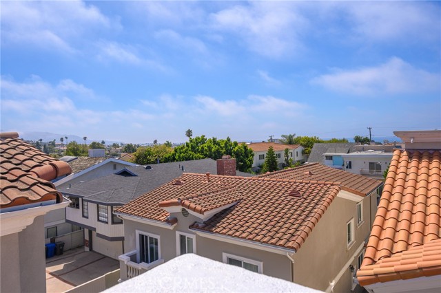 215 Irena Avenue, Redondo Beach, California 90277, 5 Bedrooms Bedrooms, ,3 BathroomsBathrooms,Residential,Sold,Irena,SB21231285