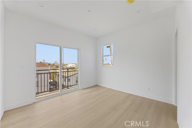 4511 Rosewood Avenue, Los Angeles CA: https://media.crmls.org/medias/3f81b3ee-b3af-4d7d-8ace-a6c596c61bdd.jpg