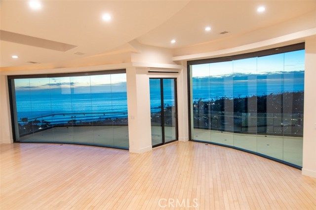 Detail Gallery Image 3 of 45 For 648 Mystic Vw, Laguna Beach,  CA 92651 - 5 Beds | 3/2 Baths