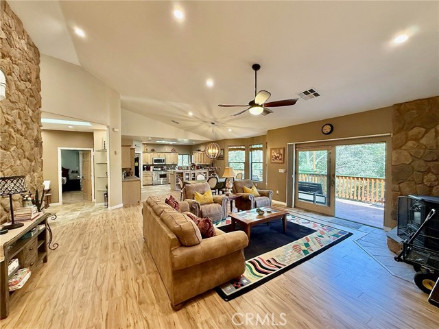 1737 Zion Way, Pine Mountain Club CA: https://media.crmls.org/medias/3f825e69-7c93-4512-a40d-37f57ed58e14.jpg