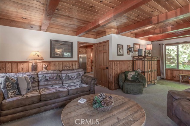 Detail Gallery Image 4 of 29 For 42730 Sonoma Dr, Big Bear Lake,  CA 92315 - 3 Beds | 3 Baths