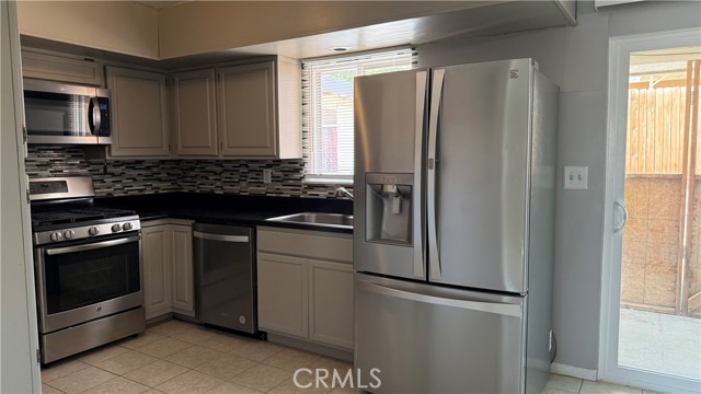 Detail Gallery Image 8 of 25 For 36894 Hayward Ave, Barstow,  CA 92311 - 3 Beds | 2 Baths
