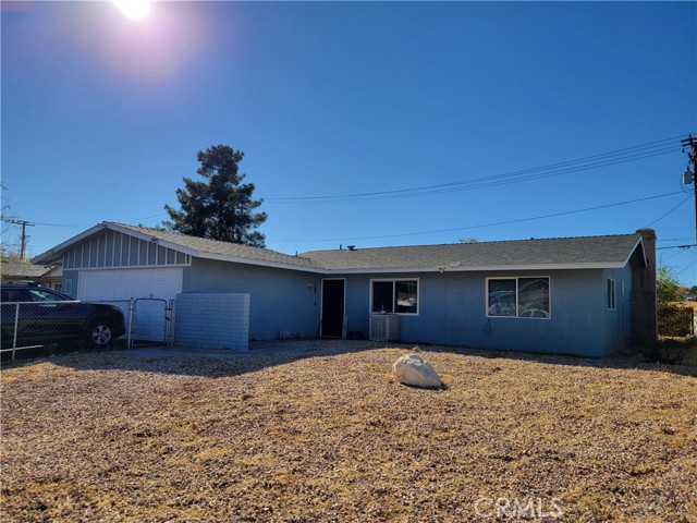 Detail Gallery Image 1 of 15 For 14158 Arrowhead Dr, Victorville,  CA 92395 - 3 Beds | 2 Baths