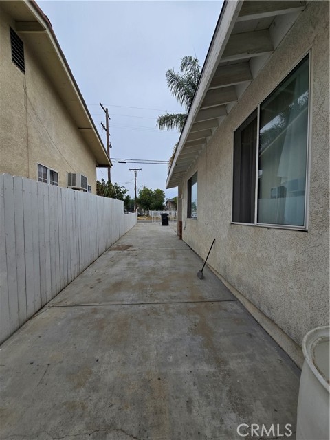 13966 Fox Street, San Fernando CA: https://media.crmls.org/medias/3f846d06-dab8-49c5-9834-57522b2ed054.jpg