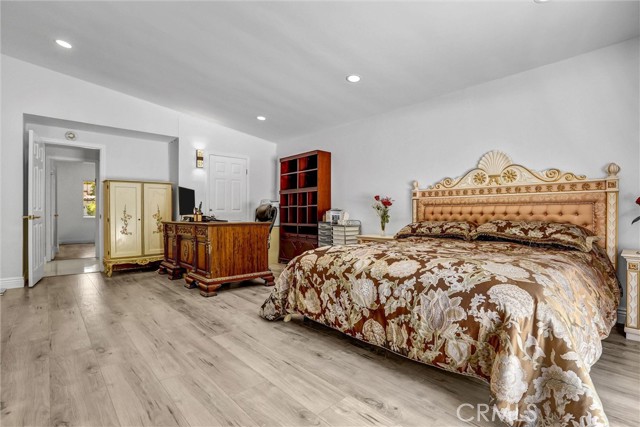 5115 Boda Pl, Woodland Hills CA: https://media.crmls.org/medias/3f84bab0-f941-4960-ac68-39babf30b099.jpg