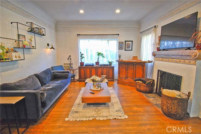 Detail Gallery Image 3 of 18 For 1802 9th St a,  Santa Monica,  CA 90404 - 2 Beds | 1 Baths