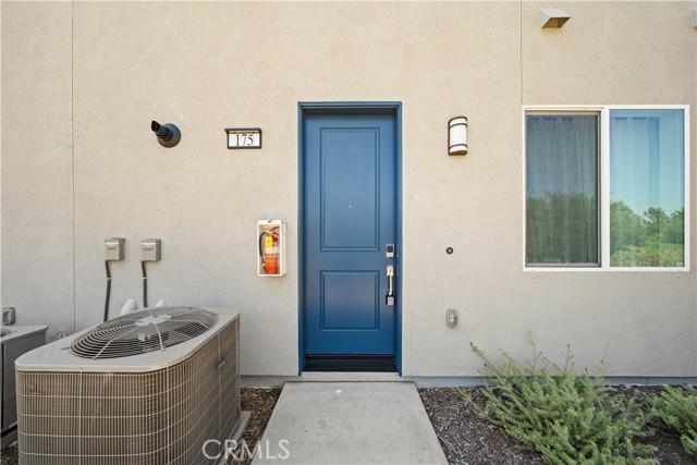 175 Baluster, Irvine CA: https://media.crmls.org/medias/3f853274-b8d3-4b42-8ffd-4c1f01eefee9.jpg