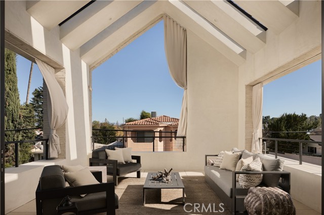 Detail Gallery Image 26 of 46 For 5004 Enfield, Encino,  CA 91316 - 5 Beds | 6 Baths