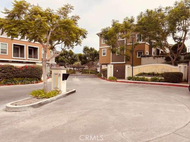 https://media.crmls.org/medias/3f86d173-15e7-47e1-ab02-e8452ed8b452.jpg?preset=X-Large