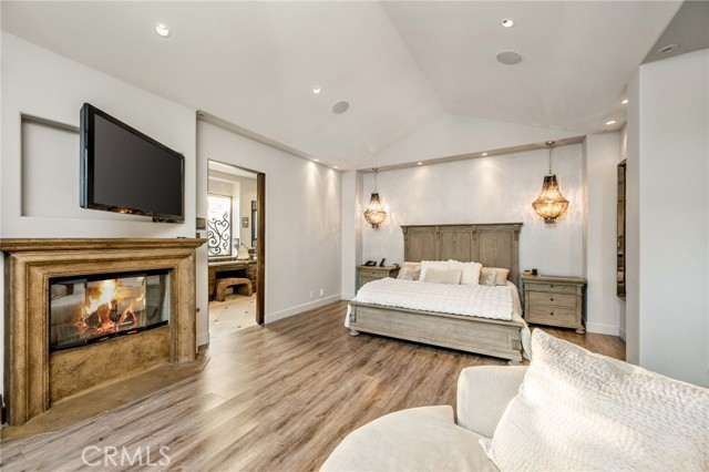 215 S Poinsettia Avenue, Manhattan Beach CA: https://media.crmls.org/medias/3f87bc49-a8ca-4e4e-9ed4-35c58c46f015.jpg