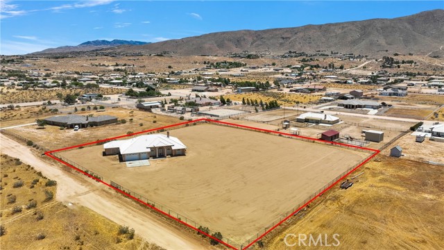 21777 Poppy Road, Apple Valley CA: https://media.crmls.org/medias/3f8842fe-58e8-4a99-b898-6bc44f4a3c2e.jpg