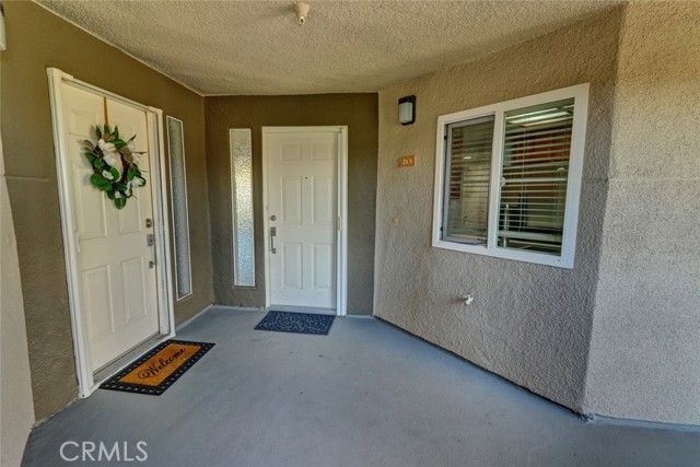 Detail Gallery Image 3 of 40 For 310 Lake St #213,  Huntington Beach,  CA 92648 - 2 Beds | 2 Baths