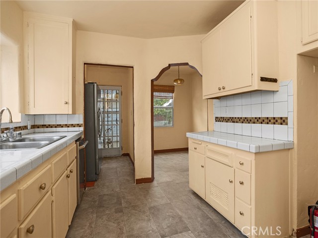 Detail Gallery Image 11 of 44 For 623 S Hillview Ave, Los Angeles,  CA 90022 - 2 Beds | 1 Baths