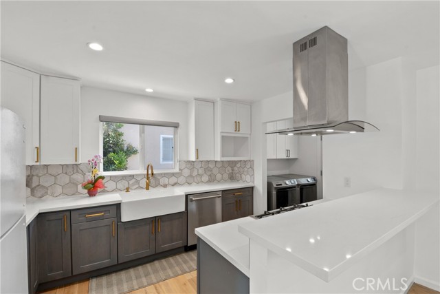 6091 Larchwood Drive, Huntington Beach CA: https://media.crmls.org/medias/3f88ae67-d4dc-475d-b352-f5c11d5bd079.jpg