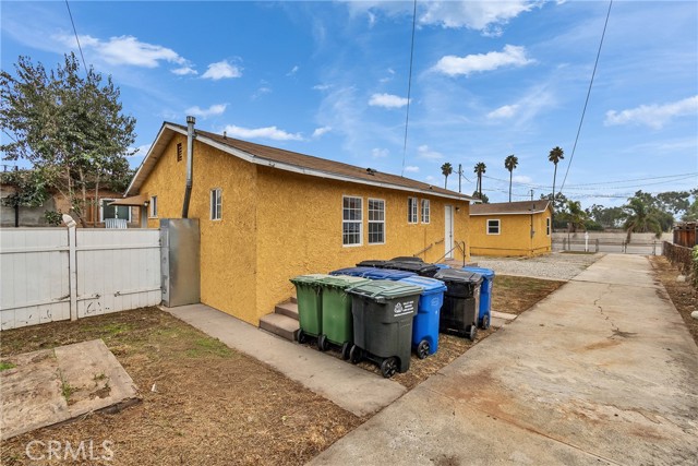 Detail Gallery Image 5 of 22 For 4339 E 1st, East Los Angeles,  CA 90022 - 3 Beds | 3 Baths